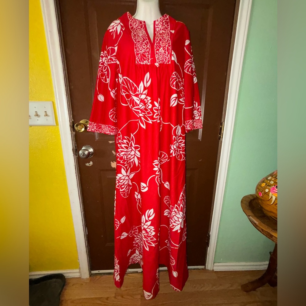 Vintage Penney’s Hawaii red long sleepwear